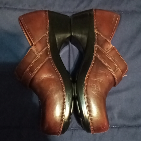 Women's Clogs - Picture 3 of 7